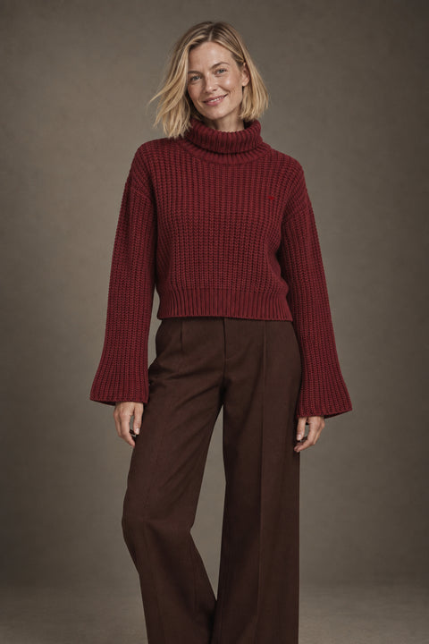 Jersey de cuello alto granate — lookbook