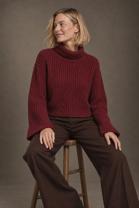 Jersey de cuello alto granate — lookbook